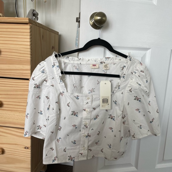Levi's Tops - Levi’s Joelle Short Sleeve Blouse
